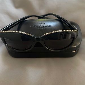 Coach sunglasses with case gold chain link top of glasses excellent shape